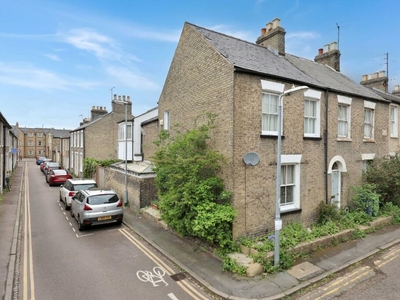 4 bedroom detached house for sale in Trafalgar Street, Cambridge, CB4