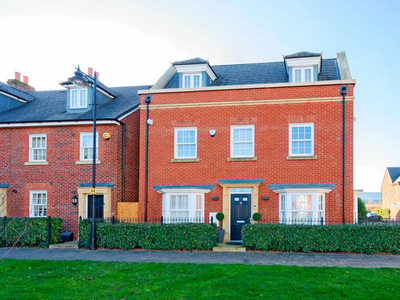 4 bedroom detached house for sale in Wilkinson Road, Kempston, Bedford, MK42