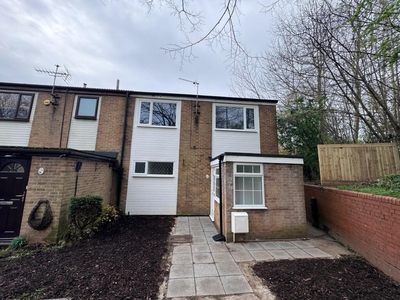 4 bedroom end of terrace house for rent in White Lodge Gardens, Bilborough, NG8