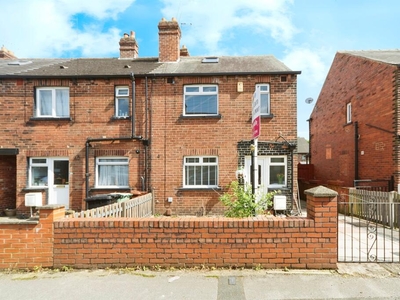 4 bedroom end of terrace house for sale in Warrels Mount, Bramley, Leeds, LS13