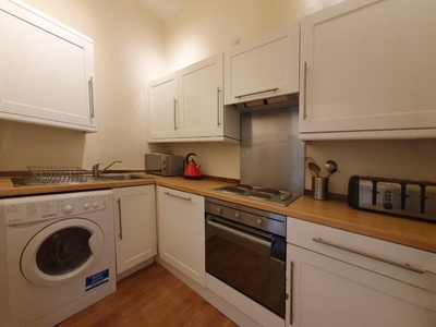 4 bedroom flat for rent in Brunswick Street, New Town, Edinburgh, EH7