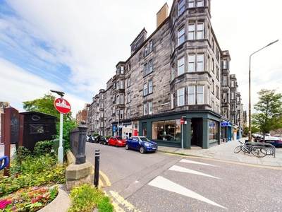 4 bedroom flat for rent in Roseneath Place, Marchmont, Edinburgh, EH9