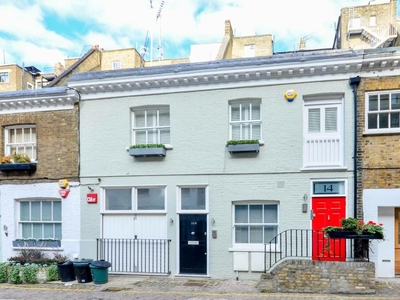 4 bedroom mews property for rent in Atherstone Mews, South Kensington, London, SW7