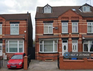 4 bedroom semi-detached house for rent in Great Cheetham Street West, Salford, M7