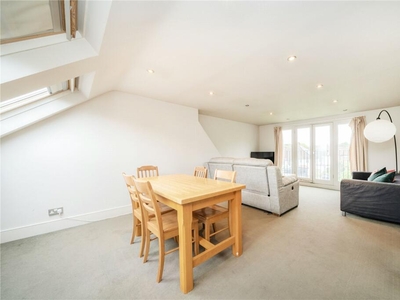 4 bedroom semi-detached house for rent in Thornton Road, London, SW12