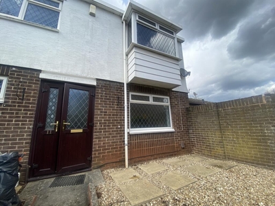 4 bedroom semi-detached house for rent in Whinchat Gardens, Bristol,, BS16