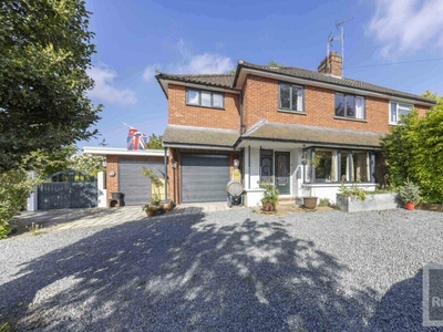 4 bedroom semi-detached house for sale in Drayton High Road, Drayton, NR8