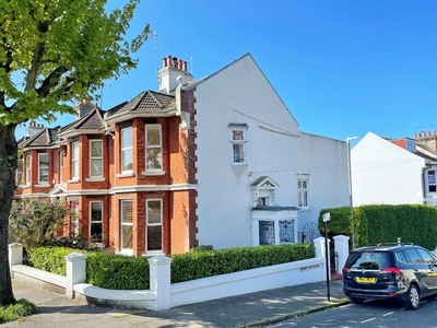 4 bedroom semi-detached house for sale in Southdown Avenue - BN1