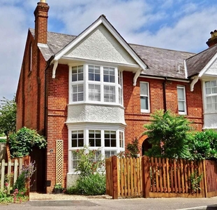 4 bedroom semi-detached house for sale in Wallis Road, Basingstoke, RG21