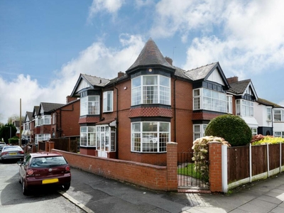 4 bedroom semi-detached house for sale in Wilton Avenue, Prestwich, M25