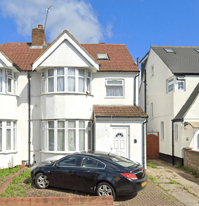 4 bedroom semi-detached house to rent Middlesex, HA3 7NY