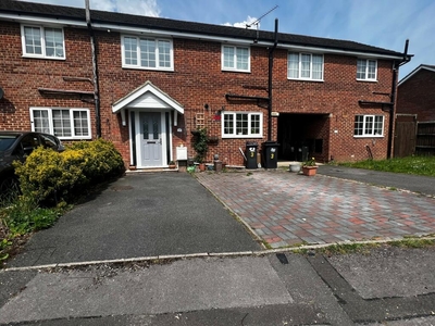 4 bedroom terraced house for rent in Barrowgate Way, BH8