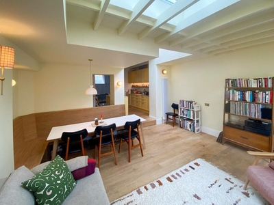 4 bedroom terraced house for rent in Grafton Road, Kentish Town, London, NW5