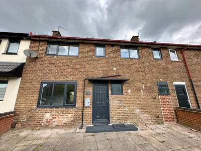4 bedroom terraced house for rent in Quarryside Drive, Kirkby, Liverpool, L33