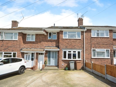 4 bedroom terraced house for sale in Hawthorn Close, Chelmsford, CM2