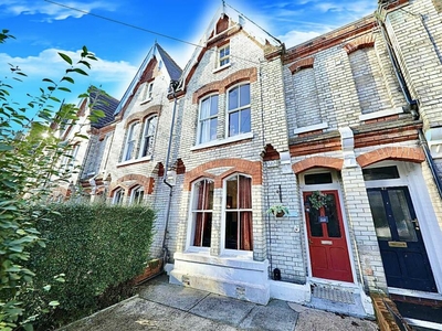 4 bedroom terraced house for sale in Salisbury Street, Hull, HU5