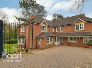 5 bedroom detached house for rent in Arbour Lane, Chelmsford, CM1