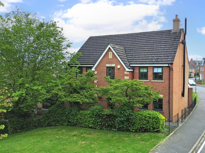 5 bedroom detached house for sale in Barons Close, Kirby Muxloe, Leicester, Leicestershire, LE9