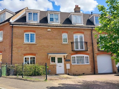 6 bedroom semi-detached house for sale in Leaf Avenue, Hampton Hargate, Peterborough, PE7