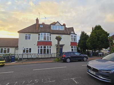 6 bedroom semi-detached house to rent Hendon, NW11 9ST