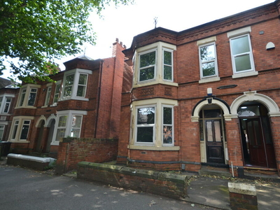 6 bedroom terraced house for rent in Lenton Boulevard, Nottingham, NG7