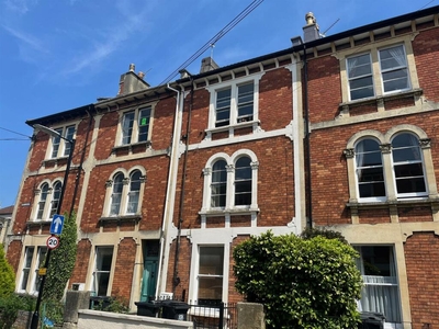 6 bedroom terraced house for rent in Sunningdale, Bristol, BS8