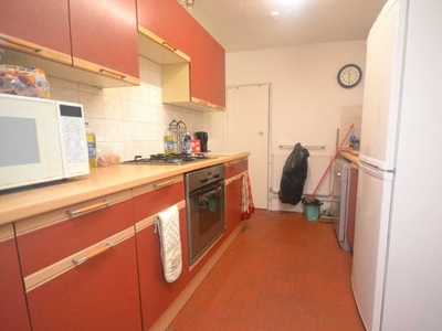 6 bedroom terraced house to rent Reading, RG6 1DL