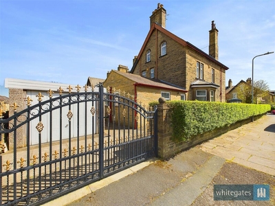 8 bedroom end of terrace house for sale in Cleveland Road, Bradford, West Yorkshire, BD9