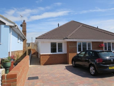 Bungalow to rent in Cornwall Avenue, Peacehaven BN10