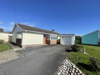 Bungalow to rent in James Close, Llanon SY23