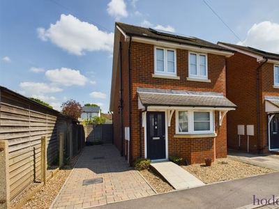 Detached house to rent in Fernbank Road, Addlestone KT15