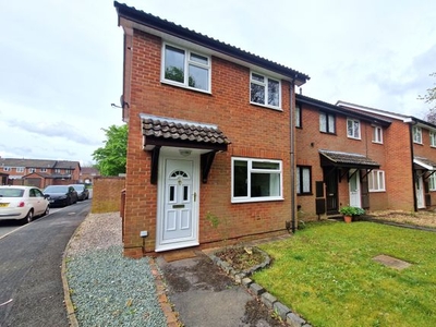 End terrace house to rent in Friars Croft, Southampton SO31