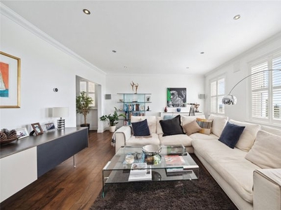 Flat for sale in Park House, Richmond Hill TW10