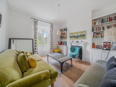 Flat in Kelvedon Road, Fulham, SW6