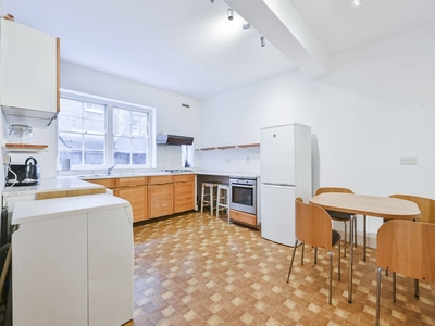 Flat in New Row, Covent Garden, WC2N