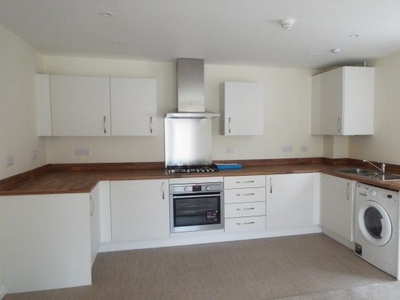 Flat to rent in 18 Hulse Road, Southampton SO15