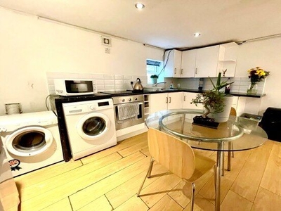 Flat to rent in 32 Mayfield Road, Manchester M16