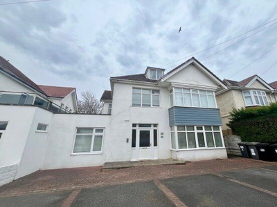 Flat to rent in 56 Stourcliffe Avenue, Bournemouth BH6