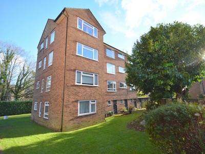 Flat to rent in Boulters Court, Amersham HP6