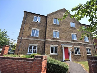 Flat to rent in Brimmers Way, Aylesbury HP19