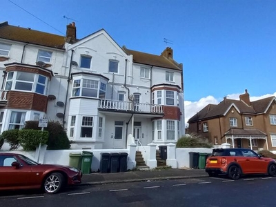 Flat to rent in Cantelupe Road, Bexhill-On-Sea TN40