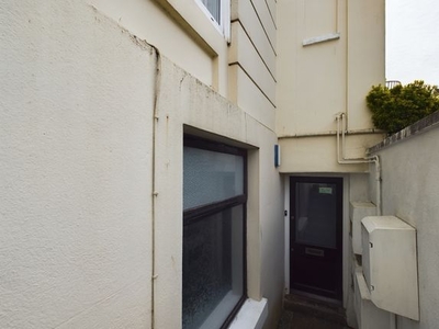 Flat to rent in Citadel Road, Plymouth PL1