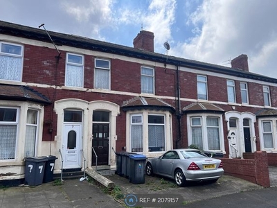 Flat to rent in Clevedon Road, Blackpool FY1