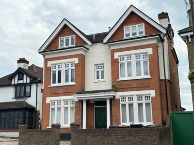 Flat to rent in Coombe Road, Croydon CR0