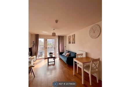 Flat to rent in Delphi House, Oakgrove, Milton Keynes MK10