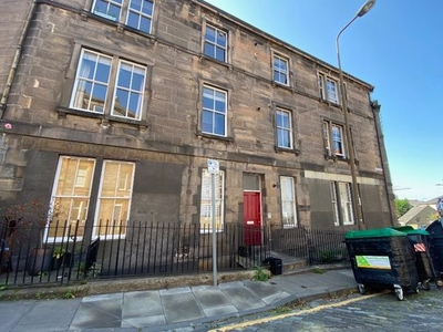 Flat to rent in Eyre Place, New Town, Edinburgh EH3