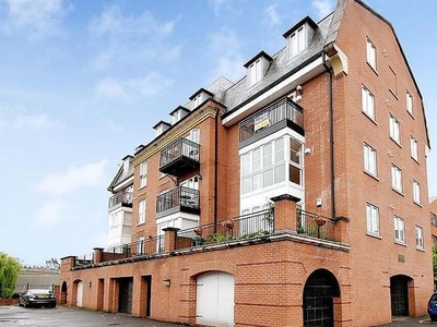 Flat to rent in Fobney Street, Reading RG1