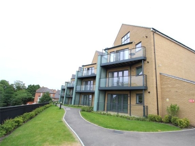 Flat to rent in Gatehouse View, The Avenue, Greenhithe, Kent DA9