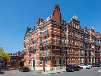 Flat to rent in Glyn Mansions, Olympia, London W14
