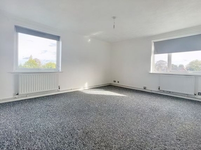 Flat to rent in Granville Road, Sidcup DA14